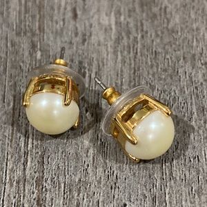 ♠️ Kate Spade ♠️ Pearl stud earrings
